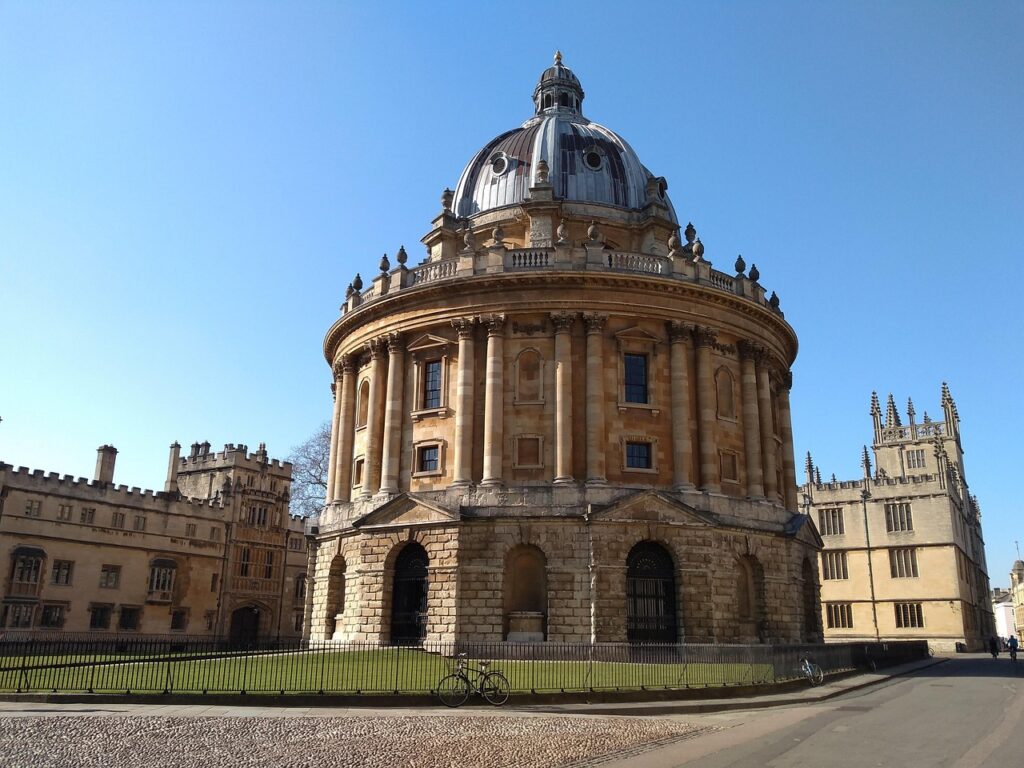 Oxford cannot be missed in the list of places to visit in the UK by train due to its arhitecture.