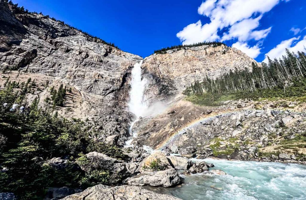Complete view of Takakkaw Falls
