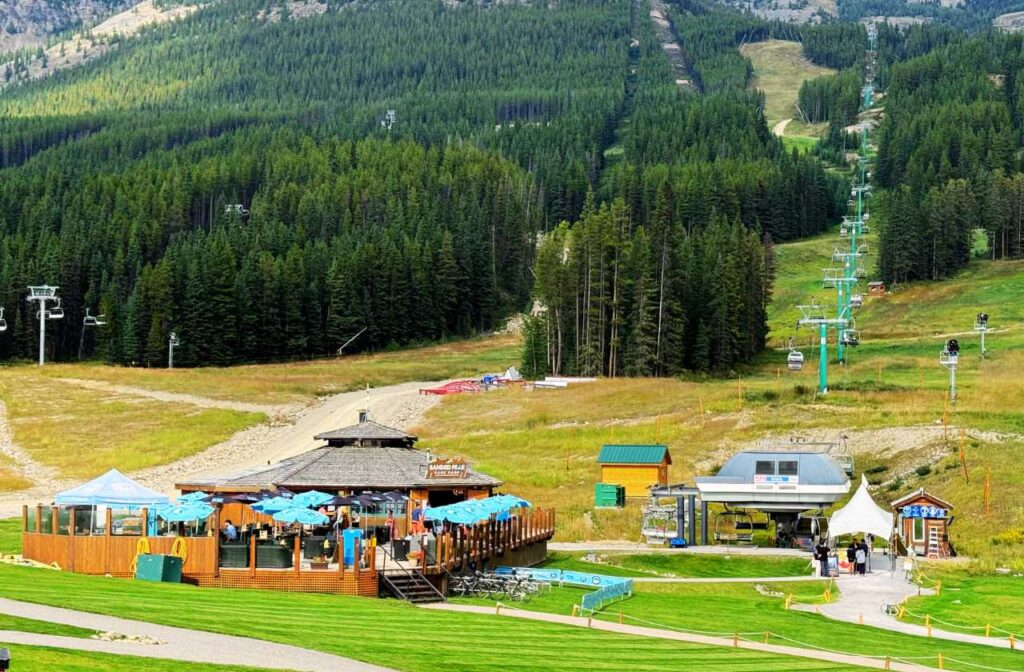 Restaurants at lake louise Gandola Start point
