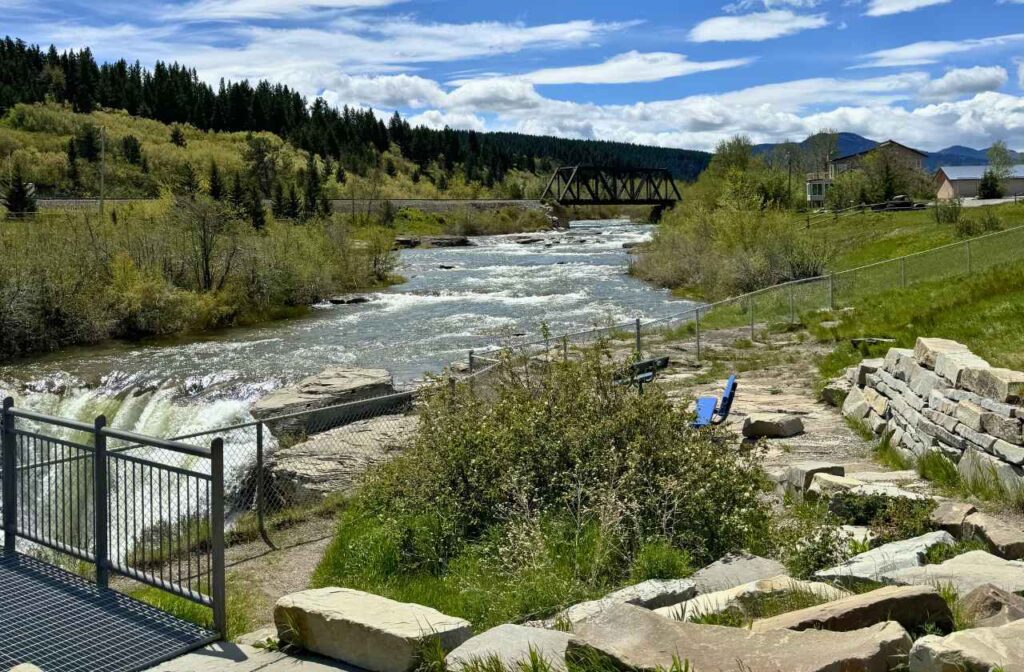 Lundbreck Falls
